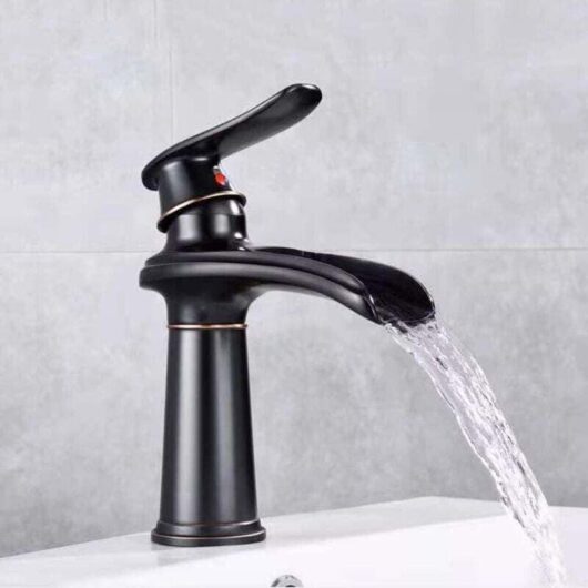 Antique Waterfall Basin Faucet Solid Brass Hot Cold Mixer Sink Tap Single Handle Basin Faucet Short Style MUMU