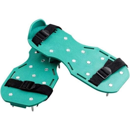 [NEVER USED] Manual scarifier with 2 studded shoes - Adjustable soles for effective aeration - 25 mm spikes for healthy soil